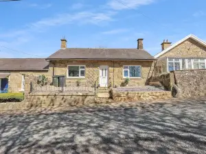 Cozy 2 Bedroom Cottage