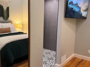 Cozy 1-Bedroom Loft in the Heart of Faribault with Arcades + Sauna & Gym