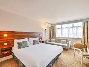 Dancenter Lux Resort London City M25