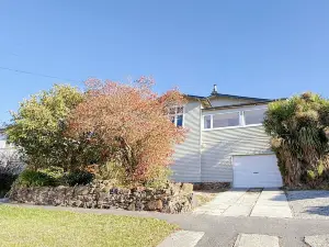 StayAU 2BR Home w/ Stunning Views in Tasmania