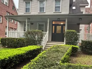 Clean, Classy, Convenient. Montclair's Best Stay! Walk to Town and Train