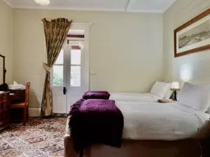 Waterfront Casilda Guesthouse