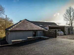 17th Century Cartshed Nestled in Welsh Countryside