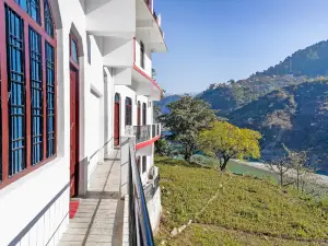 OYO 70018 Hotel Girdhar