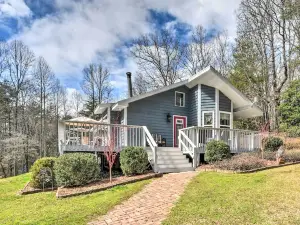 Private Pool, Hot Tub & Yard: Serene Murphy Home