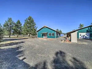 Unique Country Farmhouse Near Lake Roosevelt