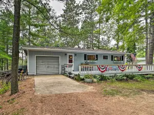 Quiet Retreat on Lake w/ Kayaks, Boats + Bikes!