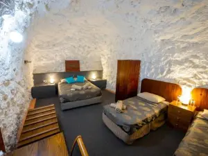 White Cliffs Underground Motel