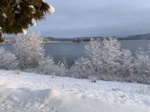 Renovated Chalet for Rent in Front of the Lake