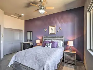 Modern Elgin Home Walk to Wineries and Pets Welcome