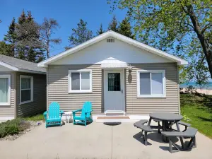 Lakeside Splash - Cozy Cottage on beautiful Lake Huron in Oscoda, MI