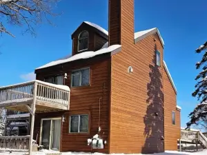 Ski In/Out Remodeled 2 bedroom/2 bath Condo at Snowriver!