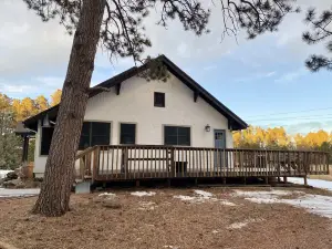 Charming Cottage 3BR/2BA Hot Tub