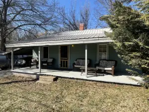 Full, private, artsy, cozy, creek-side home!