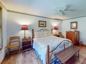 Delightful lakefront house with furnished deck, balcony, and private dock