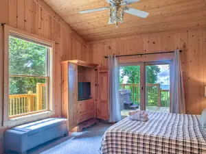 Mountain Retreat - Wolf Laurel Views & Viking Hot Tub