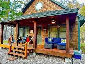Beautiful Belleau Lakeside Retreat! 500 ft of Private Waterfront- All 4 Seasons!