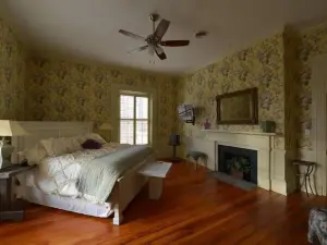 Early Inn at the Grove