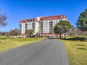 Modern Monkey Island Condo: Balcony & Lake View!