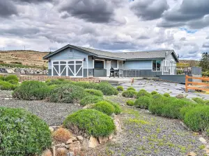 Quincy Home on Lavender Farm w/ River Views!
