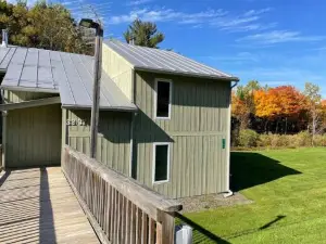 Burke Abode - Trailside Condo with King & Full Beds
