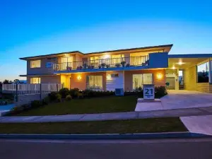 Kakatu Retreat Bed & Breakfast
