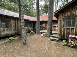 Mackinney Camp - Limit 8 Cottage