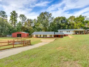 Rural Retreat w/ Covered Porch Near Jackson