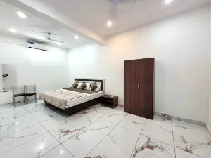Hotel Ramghat Inn -in Front of Mandakini River