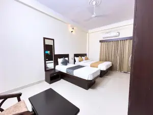 Goroomgo Nath Palace Varanasi - Full Air Conditioned - Excellent Location