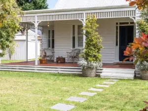 Hamptons On Selby- Barwon Heads. Family and couples beach escape