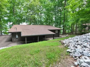 Sunset View Cottage-Waterfront Lakehouse, year-round deep water, Watts Bar Lake!