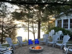 Waterfront on Silver! New Pier! Dogs Welcome! Great Swimming!