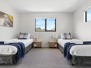 The Derby Lodge 'The Ultimate Blue Derby Base with Elevated Views'