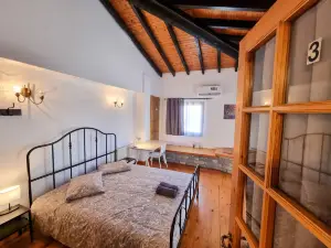 Mountains Retreat Rooms & Suites