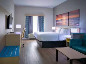 Days Inn & Suites by Wyndham Savannah North I-95