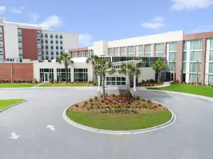 DoubleTree by Hilton Hotel and Suites Charleston Airport