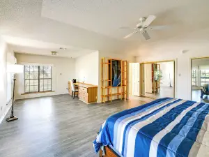 8 Mi to Lewisville Lake: Peaceful Countryside Home