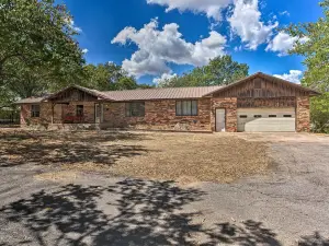 Lovely 'Anna Fink House' w/ Patio & Fire Pit