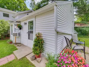 Chagrin Falls Home ~ 2 Mi to Town!