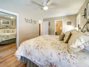 Fire Pit & Views: Falconcrest Cottage in Payson!