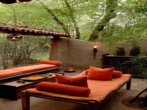 Mahua Kothi Bandhavgarh - A Taj Safari Lodge