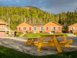 Middle Brook Cottages & Chalets