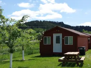 No Name City Luxury Cabins & RV