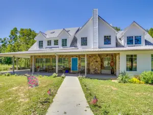 Spacious & Secluded Shook Home w/ Private Hot Tub!