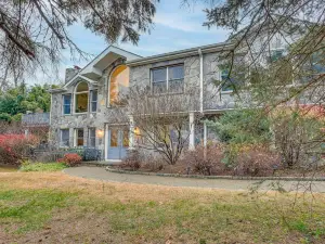 Briarcliff Manor Estate w/ Hudson River Views