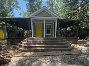 Lily Pad cottage in Wiggins, just 10 minutes to the town center