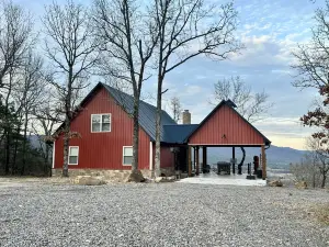 Secluded Chickalah Mt. retreat overlooking beautiful Harkey Valley!