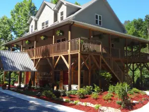 Birch Suite: Cozy NC Mountain & Riverside Cabin @ Roaring River Vineyards