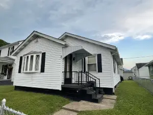 2-Bedroom- Hot Tub-Pool-NRG-Hawks Nest State Park